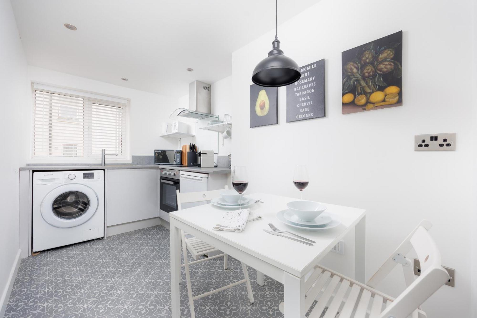 Boujis Central Plymouth Apartment - Sleeps 4 - Habita Property Exterior foto